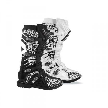 Botas marca Acerbis.