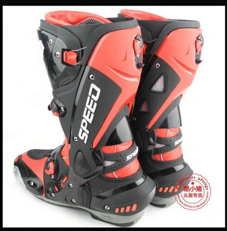 Botas marca Speed.