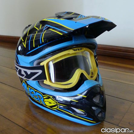 Casco y Antiparra marca FLY.